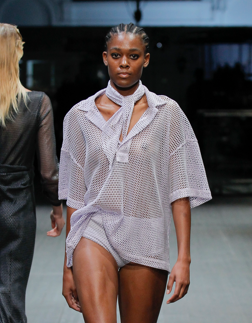 Polo de malha com folha transparente