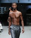 Calça jeans masculina com folha transparente